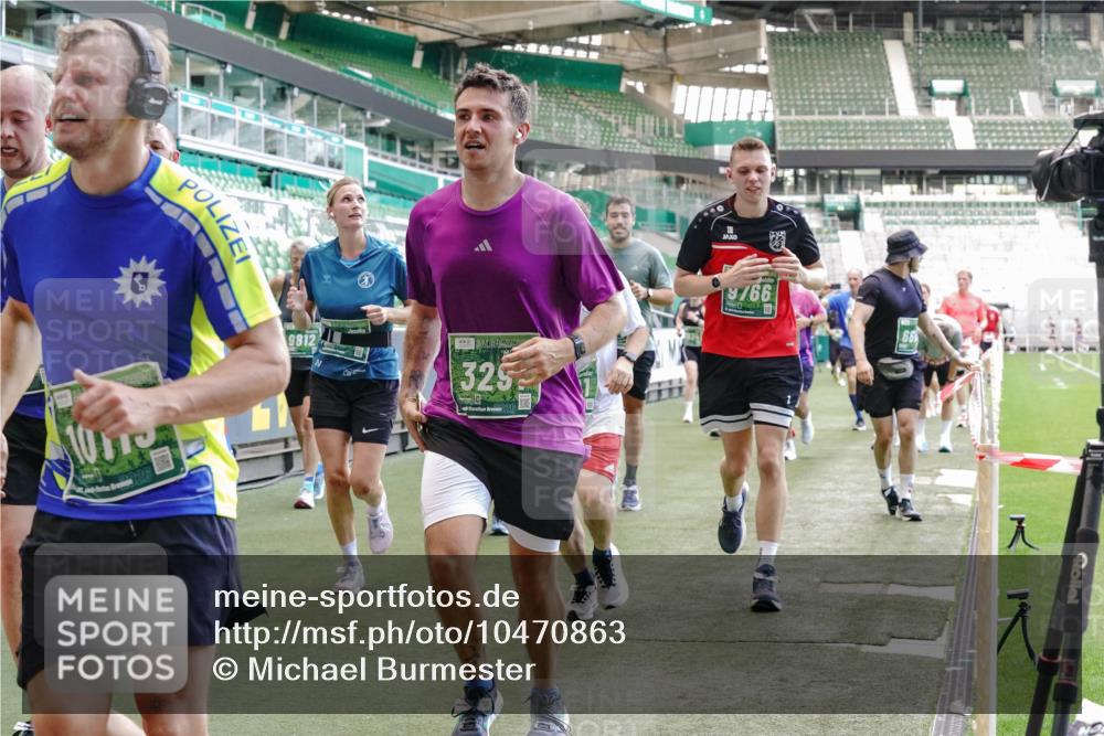 13.09.2026 - 21. swb-Marathon Bremen Michael Burmester http://msf.ph/oto/10470863 13.09.2026 13:14:26 Laufen im Stadion 266, 270, 278, 300, 349, 414, 460, 576, 600, 631, 702, 768, 950, 956, 1005, 1008, 1047, 1143, 1392, 1408, 1426, 1573, 1596, 1641, 1818, 1819, 1991, 2024, 2035, 2079, 2233, 2314, 2387, 2412, 2439, 2457, 2466, 2484, 2494, 2521, 2540, 2564, 2612, 2665, 2690, 2691, 2693, 2737, 2773, 2816, 2829, 2838, 2861, 2865, 2884, 2887, 2921, 2958, 2972, 2978, 3016, 3111, 3209, 3253, 3277, 3304, 3313, 3355, 3378, 3405, 3428, 3653, 3661, 3670, 3680, 4034, 4080, 4306, 703 meine-sportfotos.de