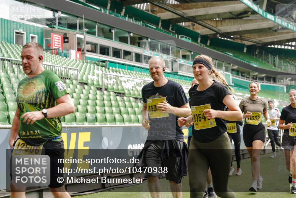 13.09.2026 - 21. swb-Marathon Bremen Michael Burmester http://msf.ph/oto/10470938 13.09.2026 10:36:42 Laufen im Stadion 10092, 10150, 10152, 10153, 10154, 10160, 10173, 10175, 10181, 10182, 10186, 10187, 10195, 10198, 10237, 10245, 10251, 10257, 10263, 10272, 10275, 10278, 10291, 10296, 10306, 10309, 10315, 10327, 10331, 10332, 10338, 10357, 10377, 10382, 10390, 10403, 10409, 10411, 10420, 10429, 10439, 10444, 10473, 10477, 10481, 10492, 10497, 10500, 10516, 10531, 10560, 10569, 10598, 10607, 10613, 10617, 10633, 10636, 10647, 10648, 10659, 10663, 10671, 10672, 10674 meine-sportfotos.de