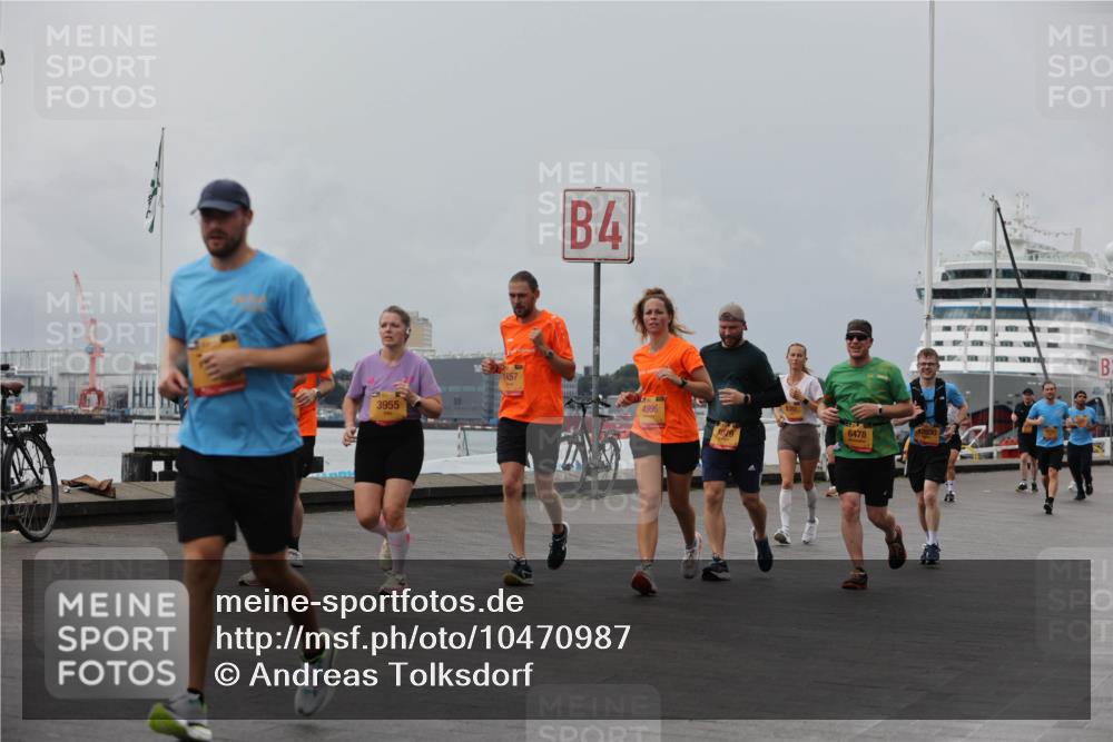 13.09.2026 - Kiel Lauf Andreas Tolksdorf http://msf.ph/oto/10470987 13.09.2026 12:11:43 Kiellinie 3955, 1457, 4, 4996, 3079, 6478 meine-sportfotos.de