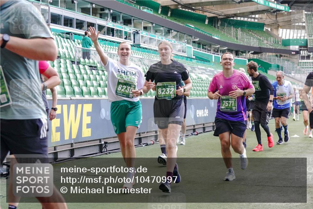 13.09.2026 - 21. swb-Marathon Bremen Michael Burmester http://msf.ph/oto/10470997 13.09.2026 13:14:30 Laufen im Stadion 266, 270, 278, 300, 349, 414, 460, 576, 600, 631, 768, 950, 956, 1005, 1008, 1047, 1143, 1392, 1408, 1426, 1573, 1596, 1641, 1818, 1819, 1991, 2024, 2035, 2079, 2233, 2235, 2314, 2359, 2387, 2412, 2439, 2457, 2466, 2484, 2494, 2521, 2540, 2564, 2612, 2665, 2690, 2691, 2693, 2737, 2773, 2816, 2829, 2838, 2861, 2865, 2884, 2887, 2921, 2958, 2972, 2978, 3016, 3111, 3209, 3253, 3277, 3304, 3313, 3355, 3378, 3405, 3428, 3653, 3661, 3670, 3680, 4034, 4080, 4306, 703 meine-sportfotos.de