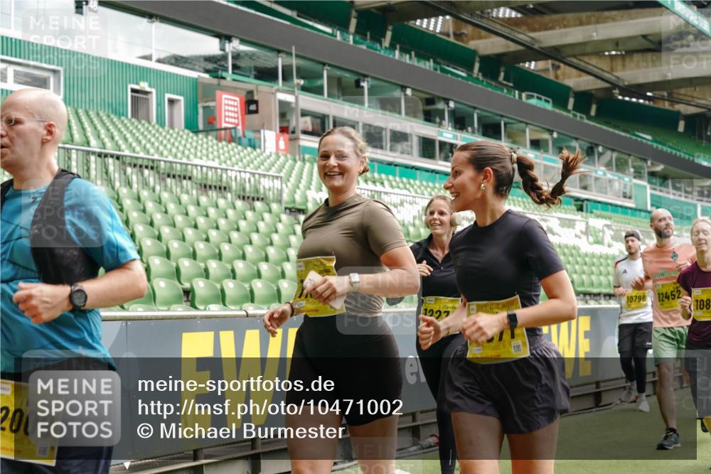 13.09.2026 - 21. swb-Marathon Bremen Michael Burmester http://msf.ph/oto/10471002 13.09.2026 10:36:44 Laufen im Stadion 10092, 10150, 10152, 10153, 10154, 10160, 10173, 10175, 10181, 10182, 10186, 10187, 10195, 10198, 10237, 10245, 10251, 10257, 10263, 10272, 10275, 10278, 10291, 10296, 10306, 10309, 10315, 10327, 10331, 10332, 10338, 10357, 10377, 10382, 10390, 10403, 10409, 10411, 10420, 10429, 10439, 10444, 10473, 10477, 10481, 10492, 10497, 10500, 10516, 10531, 10560, 10569, 10598, 10607, 10613, 10617, 10633, 10636, 10647, 10648, 10659, 10663, 10671, 10672, 10674 meine-sportfotos.de