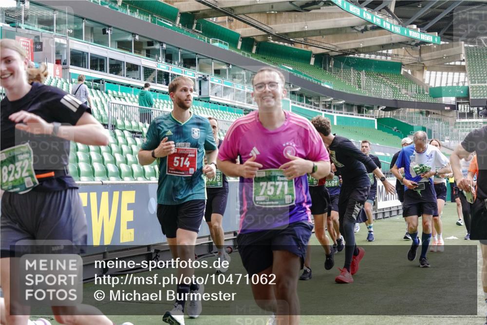 13.09.2026 - 21. swb-Marathon Bremen Michael Burmester http://msf.ph/oto/10471062 13.09.2026 13:14:31 Laufen im Stadion 266, 270, 278, 300, 414, 460, 576, 600, 631, 768, 950, 956, 1005, 1008, 1047, 1143, 1392, 1408, 1426, 1573, 1596, 1641, 1818, 1819, 1991, 2024, 2035, 2079, 2233, 2235, 2314, 2359, 2387, 2412, 2439, 2457, 2466, 2484, 2494, 2521, 2540, 2564, 2612, 2665, 2690, 2691, 2693, 2737, 2773, 2816, 2829, 2838, 2861, 2865, 2887, 2921, 2958, 2972, 2978, 3016, 3111, 3209, 3253, 3277, 3304, 3313, 3355, 3378, 3405, 3428, 3653, 3661, 3670, 3680, 3829, 4034, 4080, 4306, 703 meine-sportfotos.de