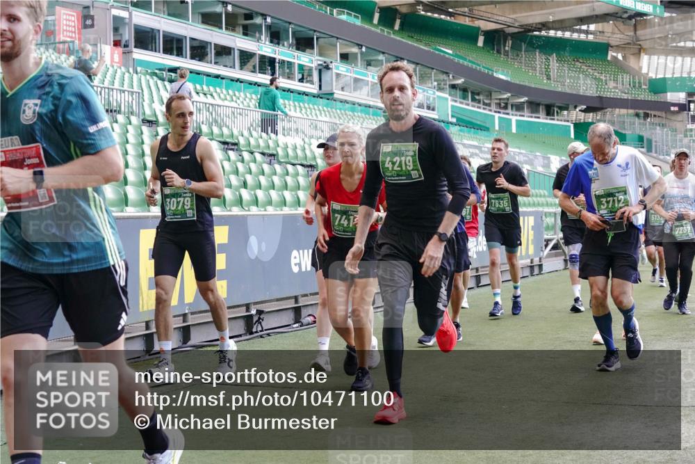 13.09.2026 - 21. swb-Marathon Bremen Michael Burmester http://msf.ph/oto/10471100 13.09.2026 13:14:32 Laufen im Stadion 266, 270, 278, 300, 414, 460, 576, 600, 631, 768, 950, 956, 1005, 1008, 1047, 1143, 1392, 1408, 1426, 1573, 1596, 1641, 1818, 1819, 1991, 2024, 2035, 2079, 2233, 2235, 2314, 2359, 2387, 2412, 2439, 2457, 2466, 2484, 2494, 2521, 2540, 2564, 2612, 2665, 2690, 2691, 2693, 2737, 2773, 2816, 2829, 2838, 2861, 2865, 2887, 2921, 2958, 2972, 2978, 3016, 3111, 3209, 3253, 3277, 3304, 3313, 3355, 3378, 3405, 3428, 3653, 3661, 3670, 3680, 3829, 4034, 4080, 4306, 703 meine-sportfotos.de
