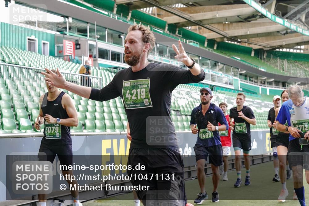13.09.2026 - 21. swb-Marathon Bremen Michael Burmester http://msf.ph/oto/10471131 13.09.2026 13:14:33 Laufen im Stadion 266, 270, 278, 300, 414, 460, 576, 600, 631, 768, 950, 956, 1005, 1008, 1047, 1143, 1392, 1408, 1426, 1573, 1596, 1641, 1818, 1819, 1991, 2024, 2035, 2079, 2233, 2235, 2314, 2359, 2387, 2412, 2439, 2457, 2466, 2484, 2494, 2521, 2540, 2564, 2612, 2665, 2690, 2691, 2693, 2737, 2760, 2773, 2816, 2829, 2838, 2861, 2865, 2887, 2921, 2958, 2972, 2978, 3016, 3111, 3209, 3253, 3277, 3304, 3313, 3355, 3378, 3405, 3428, 3653, 3661, 3670, 3680, 3829, 4034, 4080, 4306, 703 meine-sportfotos.de