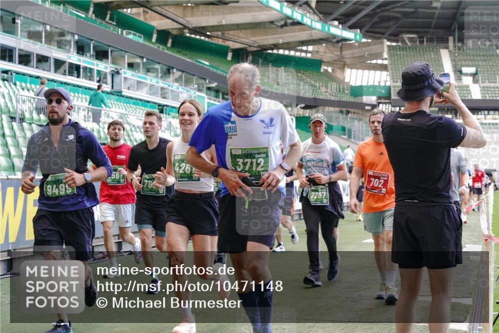 13.09.2026 - 21. swb-Marathon Bremen Michael Burmester http://msf.ph/oto/10471148 13.09.2026 13:14:34 Laufen im Stadion 266, 270, 278, 300, 414, 460, 576, 600, 631, 768, 950, 956, 1005, 1008, 1047, 1143, 1392, 1408, 1426, 1573, 1596, 1818, 1819, 1991, 2024, 2035, 2079, 2233, 2235, 2314, 2359, 2387, 2412, 2439, 2457, 2466, 2484, 2494, 2521, 2540, 2564, 2612, 2665, 2690, 2691, 2693, 2737, 2760, 2773, 2816, 2829, 2838, 2861, 2865, 2887, 2921, 2958, 2972, 2978, 3016, 3111, 3209, 3277, 3304, 3313, 3355, 3378, 3405, 3428, 3653, 3661, 3670, 3680, 3829, 4034, 4080, 4306, 703 meine-sportfotos.de