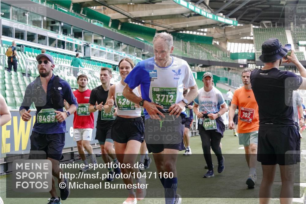 13.09.2026 - 21. swb-Marathon Bremen Michael Burmester http://msf.ph/oto/10471160 13.09.2026 13:14:34 Laufen im Stadion 266, 270, 278, 300, 414, 460, 576, 600, 631, 768, 950, 956, 1005, 1008, 1047, 1143, 1392, 1408, 1426, 1573, 1596, 1818, 1819, 1991, 2024, 2035, 2079, 2233, 2235, 2314, 2359, 2387, 2412, 2439, 2457, 2466, 2484, 2494, 2521, 2540, 2564, 2612, 2665, 2690, 2691, 2693, 2737, 2760, 2773, 2816, 2829, 2838, 2861, 2865, 2887, 2921, 2958, 2972, 2978, 3016, 3111, 3209, 3277, 3304, 3313, 3355, 3378, 3405, 3428, 3653, 3661, 3670, 3680, 3829, 4034, 4080, 4306, 703 meine-sportfotos.de