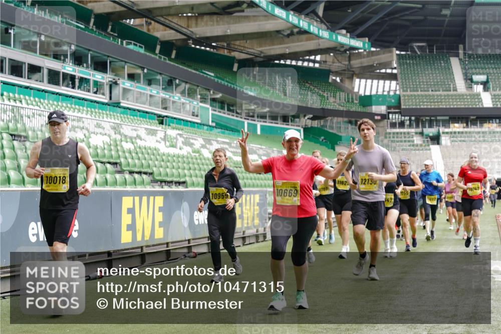 13.09.2026 - 21. swb-Marathon Bremen Michael Burmester http://msf.ph/oto/10471315 13.09.2026 10:36:52 Laufen im Stadion 10092, 10150, 10152, 10153, 10154, 10160, 10181, 10182, 10186, 10187, 10195, 10198, 10237, 10251, 10257, 10263, 10272, 10273, 10274, 10275, 10278, 10291, 10296, 10306, 10309, 10315, 10323, 10327, 10331, 10332, 10338, 10357, 10382, 10390, 10403, 10409, 10411, 10420, 10429, 10439, 10444, 10473, 10477, 10481, 10497, 10500, 10516, 10531, 10560, 10569, 10598, 10607, 10613, 10617, 10633, 10636, 10647, 10648, 10659, 10663, 10671, 10672, 10674 meine-sportfotos.de