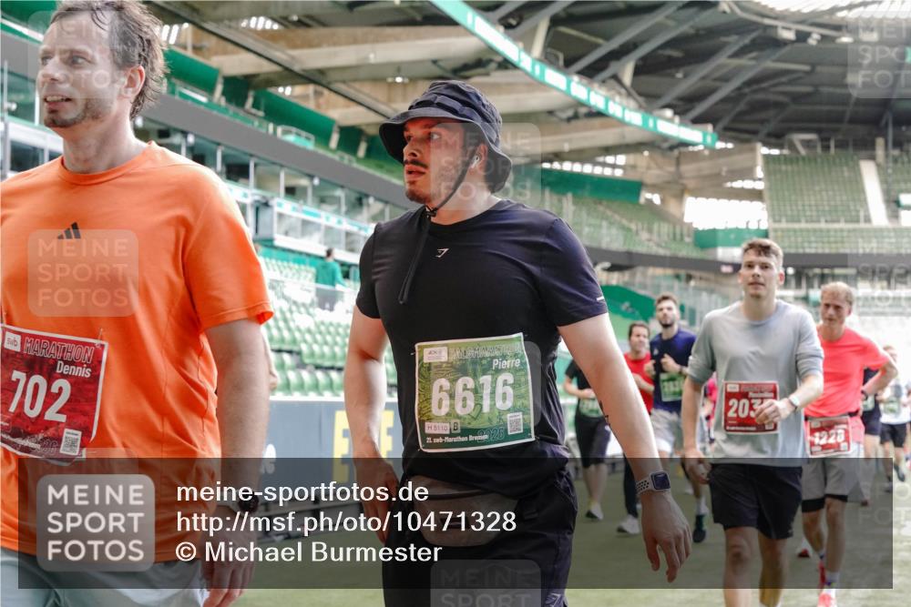 13.09.2026 - 21. swb-Marathon Bremen Michael Burmester http://msf.ph/oto/10471328 13.09.2026 13:14:38 Laufen im Stadion 263, 266, 270, 278, 300, 414, 460, 576, 600, 631, 768, 950, 956, 1005, 1008, 1047, 1392, 1408, 1426, 1573, 1596, 1818, 1819, 2024, 2035, 2079, 2233, 2235, 2314, 2359, 2387, 2412, 2457, 2466, 2484, 2494, 2521, 2540, 2564, 2612, 2690, 2691, 2693, 2737, 2760, 2783, 2816, 2829, 2838, 2859, 2861, 2865, 2887, 2921, 2958, 2972, 2978, 3016, 3111, 3209, 3277, 3304, 3355, 3378, 3405, 3428, 3653, 3661, 3670, 3680, 3829, 4034, 4080, 4306, 703 meine-sportfotos.de