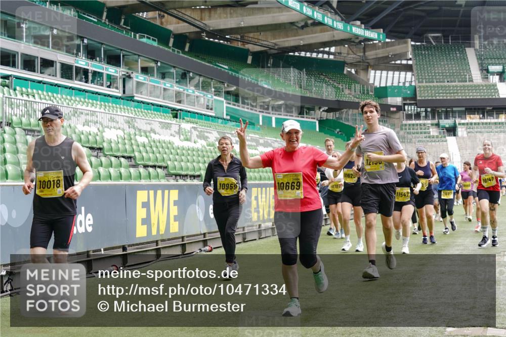 13.09.2026 - 21. swb-Marathon Bremen Michael Burmester http://msf.ph/oto/10471334 13.09.2026 10:36:52 Laufen im Stadion 10092, 10150, 10152, 10153, 10154, 10160, 10181, 10182, 10186, 10187, 10195, 10198, 10237, 10251, 10257, 10263, 10272, 10273, 10274, 10275, 10278, 10291, 10296, 10306, 10309, 10315, 10323, 10327, 10331, 10332, 10338, 10357, 10382, 10390, 10403, 10409, 10411, 10420, 10429, 10439, 10444, 10473, 10477, 10481, 10497, 10500, 10516, 10531, 10560, 10569, 10598, 10607, 10613, 10617, 10633, 10636, 10647, 10648, 10659, 10663, 10671, 10672, 10674 meine-sportfotos.de