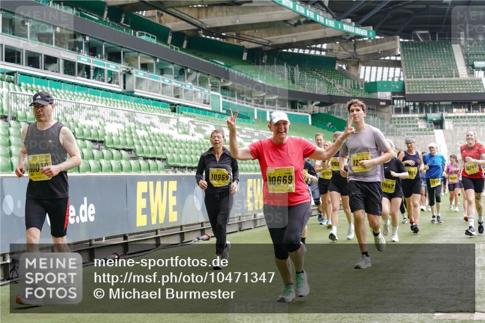 13.09.2026 - 21. swb-Marathon Bremen Michael Burmester http://msf.ph/oto/10471347 13.09.2026 10:36:52 Laufen im Stadion 10092, 10150, 10152, 10153, 10154, 10160, 10181, 10182, 10186, 10187, 10195, 10198, 10237, 10251, 10257, 10263, 10272, 10273, 10274, 10275, 10278, 10291, 10296, 10306, 10309, 10315, 10323, 10327, 10331, 10332, 10338, 10357, 10382, 10390, 10403, 10409, 10411, 10420, 10429, 10439, 10444, 10473, 10477, 10481, 10497, 10500, 10516, 10531, 10560, 10569, 10598, 10607, 10613, 10617, 10633, 10636, 10647, 10648, 10659, 10663, 10671, 10672, 10674 meine-sportfotos.de
