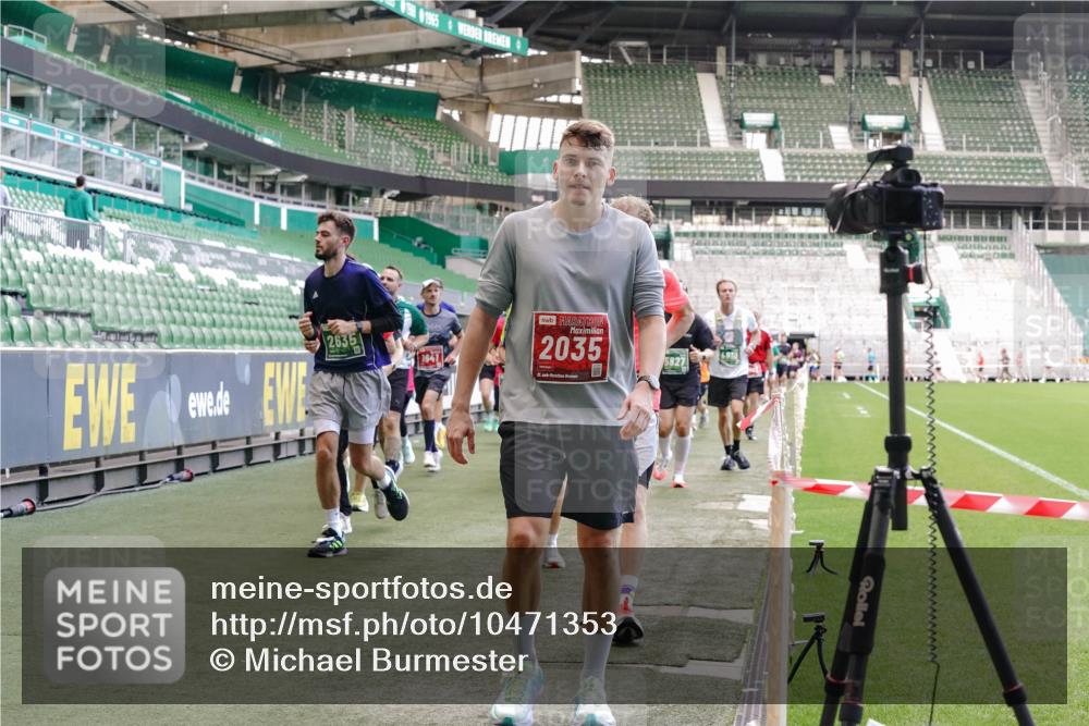 13.09.2026 - 21. swb-Marathon Bremen Michael Burmester http://msf.ph/oto/10471353 13.09.2026 13:14:39 Laufen im Stadion 263, 266, 270, 278, 300, 414, 460, 576, 600, 631, 768, 950, 956, 1005, 1008, 1047, 1392, 1408, 1426, 1573, 1596, 1818, 1819, 2024, 2035, 2079, 2233, 2235, 2314, 2359, 2385, 2387, 2412, 2457, 2466, 2484, 2494, 2521, 2540, 2564, 2612, 2690, 2691, 2693, 2737, 2760, 2783, 2816, 2829, 2838, 2859, 2861, 2865, 2887, 2921, 2958, 2972, 2978, 3016, 3111, 3157, 3209, 3277, 3304, 3355, 3378, 3405, 3428, 3653, 3661, 3670, 3680, 3829, 4034, 4080, 4306, 703 meine-sportfotos.de