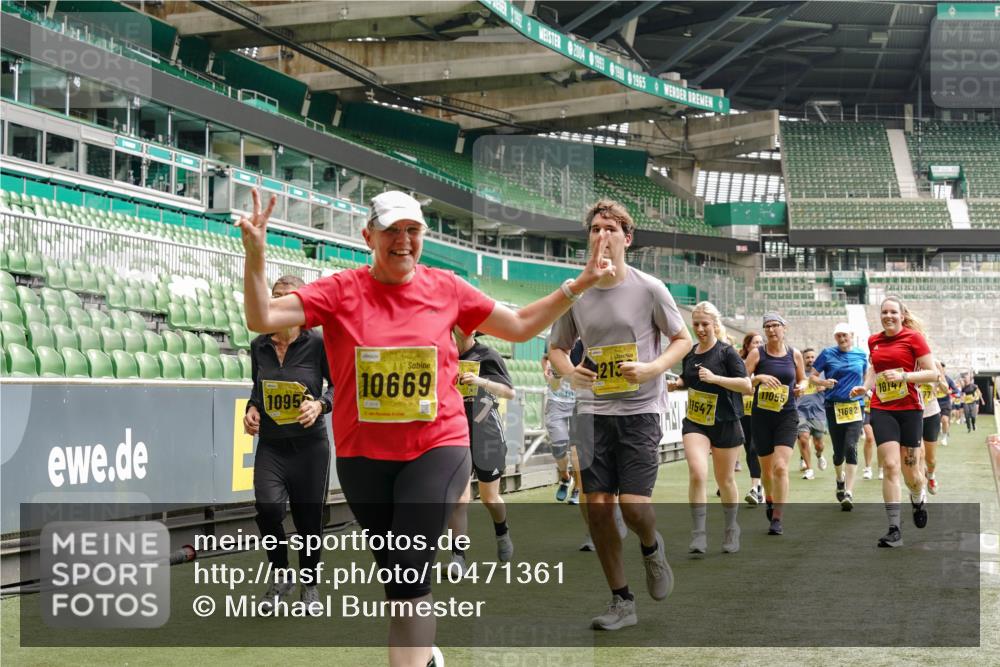 13.09.2026 - 21. swb-Marathon Bremen Michael Burmester http://msf.ph/oto/10471361 13.09.2026 10:36:53 Laufen im Stadion 10092, 10150, 10152, 10153, 10154, 10160, 10181, 10182, 10186, 10187, 10195, 10198, 10237, 10251, 10257, 10263, 10272, 10273, 10274, 10275, 10278, 10291, 10296, 10306, 10309, 10315, 10323, 10327, 10331, 10332, 10338, 10357, 10382, 10390, 10403, 10409, 10411, 10420, 10429, 10439, 10444, 10473, 10477, 10481, 10497, 10500, 10516, 10531, 10560, 10569, 10598, 10607, 10613, 10617, 10633, 10636, 10647, 10648, 10659, 10663, 10671, 10672, 10674 meine-sportfotos.de