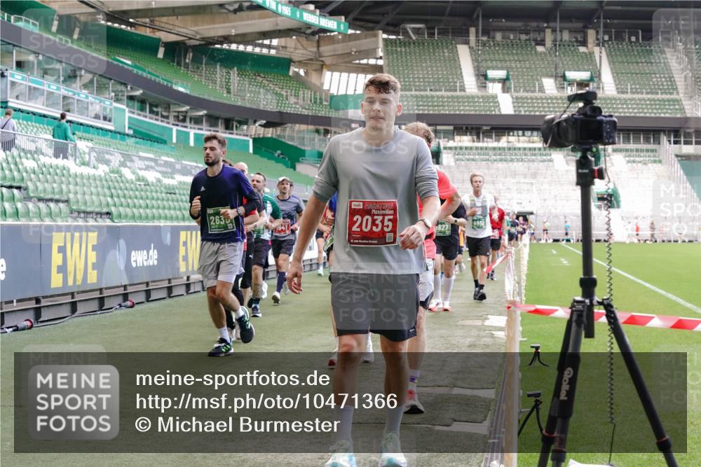 13.09.2026 - 21. swb-Marathon Bremen Michael Burmester http://msf.ph/oto/10471366 13.09.2026 13:14:39 Laufen im Stadion 263, 266, 270, 278, 300, 414, 460, 576, 600, 631, 768, 950, 956, 1005, 1008, 1047, 1392, 1408, 1426, 1573, 1596, 1818, 1819, 2024, 2035, 2079, 2233, 2235, 2314, 2359, 2385, 2387, 2412, 2457, 2466, 2484, 2494, 2521, 2540, 2564, 2612, 2690, 2691, 2693, 2737, 2760, 2783, 2816, 2829, 2838, 2859, 2861, 2865, 2887, 2921, 2958, 2972, 2978, 3016, 3111, 3157, 3209, 3277, 3304, 3355, 3378, 3405, 3428, 3653, 3661, 3670, 3680, 3829, 4034, 4080, 4306, 703 meine-sportfotos.de
