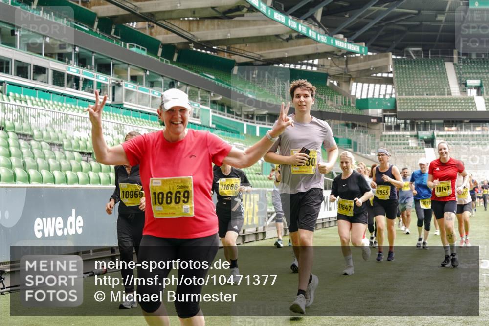13.09.2026 - 21. swb-Marathon Bremen Michael Burmester http://msf.ph/oto/10471377 13.09.2026 10:36:53 Laufen im Stadion 10092, 10150, 10152, 10153, 10154, 10160, 10181, 10182, 10186, 10187, 10195, 10198, 10237, 10251, 10257, 10263, 10272, 10273, 10274, 10275, 10278, 10291, 10296, 10306, 10309, 10315, 10323, 10327, 10331, 10332, 10338, 10357, 10382, 10390, 10403, 10409, 10411, 10420, 10429, 10439, 10444, 10473, 10477, 10481, 10497, 10500, 10516, 10531, 10560, 10569, 10598, 10607, 10613, 10617, 10633, 10636, 10647, 10648, 10659, 10663, 10671, 10672, 10674 meine-sportfotos.de