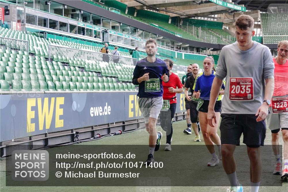 13.09.2026 - 21. swb-Marathon Bremen Michael Burmester http://msf.ph/oto/10471400 13.09.2026 13:14:40 Laufen im Stadion 263, 266, 270, 300, 414, 460, 600, 631, 768, 950, 956, 1005, 1008, 1047, 1392, 1408, 1426, 1573, 1596, 1818, 1819, 2024, 2035, 2079, 2233, 2235, 2314, 2359, 2385, 2387, 2412, 2457, 2466, 2484, 2494, 2521, 2540, 2564, 2612, 2667, 2690, 2691, 2693, 2737, 2760, 2783, 2816, 2829, 2838, 2859, 2861, 2865, 2887, 2921, 2958, 2972, 2978, 3016, 3111, 3157, 3209, 3277, 3304, 3355, 3378, 3405, 3428, 3653, 3661, 3670, 3680, 3829, 4034, 4080, 4306, 703 meine-sportfotos.de