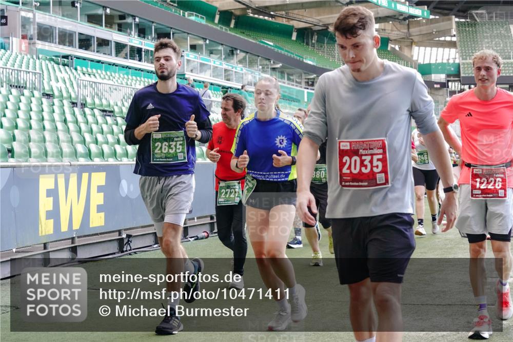 13.09.2026 - 21. swb-Marathon Bremen Michael Burmester http://msf.ph/oto/10471411 13.09.2026 13:14:41 Laufen im Stadion 263, 266, 270, 300, 414, 460, 600, 631, 768, 950, 956, 1008, 1047, 1392, 1408, 1426, 1573, 1596, 1818, 1819, 2024, 2035, 2079, 2233, 2235, 2314, 2359, 2385, 2387, 2412, 2457, 2466, 2484, 2494, 2521, 2540, 2564, 2612, 2667, 2690, 2691, 2693, 2737, 2760, 2783, 2816, 2829, 2838, 2859, 2861, 2865, 2887, 2958, 2972, 2978, 3016, 3111, 3157, 3185, 3209, 3277, 3304, 3355, 3378, 3405, 3428, 3653, 3661, 3670, 3680, 3829, 4034, 4080, 4306, 703 meine-sportfotos.de