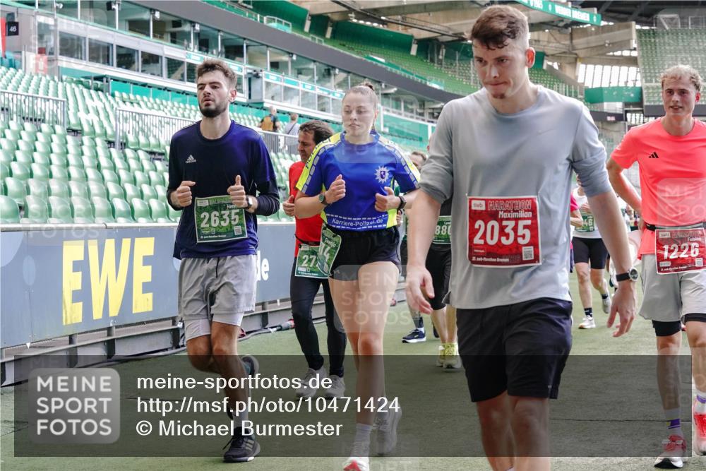 13.09.2026 - 21. swb-Marathon Bremen Michael Burmester http://msf.ph/oto/10471424 13.09.2026 13:14:41 Laufen im Stadion 263, 266, 270, 300, 414, 460, 600, 631, 768, 950, 956, 1008, 1047, 1392, 1408, 1426, 1573, 1596, 1818, 1819, 2024, 2035, 2079, 2233, 2235, 2314, 2359, 2385, 2387, 2412, 2457, 2466, 2484, 2494, 2521, 2540, 2564, 2612, 2667, 2690, 2691, 2693, 2737, 2760, 2783, 2816, 2829, 2838, 2859, 2861, 2865, 2887, 2958, 2972, 2978, 3016, 3111, 3157, 3185, 3209, 3277, 3304, 3355, 3378, 3405, 3428, 3653, 3661, 3670, 3680, 3829, 4034, 4080, 4306, 703 meine-sportfotos.de