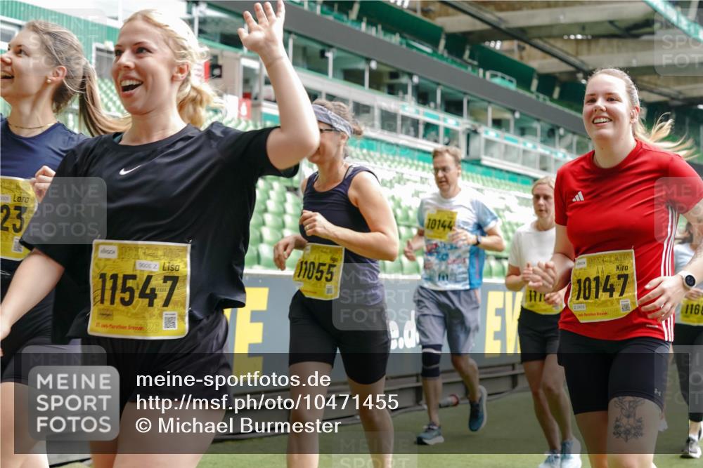 13.09.2026 - 21. swb-Marathon Bremen Michael Burmester http://msf.ph/oto/10471455 13.09.2026 10:36:57 Laufen im Stadion 10090, 10091, 10092, 10150, 10152, 10153, 10154, 10160, 10181, 10182, 10186, 10187, 10195, 10198, 10237, 10251, 10257, 10263, 10272, 10273, 10274, 10275, 10278, 10283, 10291, 10296, 10306, 10315, 10323, 10327, 10331, 10332, 10338, 10357, 10382, 10390, 10403, 10409, 10411, 10420, 10429, 10439, 10444, 10473, 10477, 10481, 10497, 10500, 10516, 10531, 10560, 10569, 10598, 10607, 10613, 10617, 10633, 10636, 10647, 10648, 10659, 10663, 10671, 10672, 10674 meine-sportfotos.de
