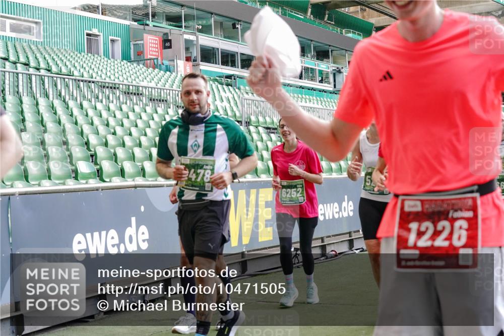 13.09.2026 - 21. swb-Marathon Bremen Michael Burmester http://msf.ph/oto/10471505 13.09.2026 13:14:44 Laufen im Stadion 263, 266, 270, 300, 414, 460, 600, 631, 768, 956, 1008, 1047, 1392, 1408, 1426, 1573, 1596, 1818, 1819, 2024, 2035, 2079, 2233, 2235, 2314, 2359, 2385, 2387, 2412, 2457, 2466, 2484, 2494, 2521, 2540, 2564, 2667, 2690, 2691, 2693, 2737, 2760, 2783, 2829, 2838, 2859, 2861, 2865, 2887, 2958, 2972, 2978, 3016, 3111, 3157, 3185, 3209, 3277, 3304, 3355, 3378, 3405, 3428, 3653, 3661, 3670, 3680, 3829, 4034, 4080, 4306, 703 meine-sportfotos.de