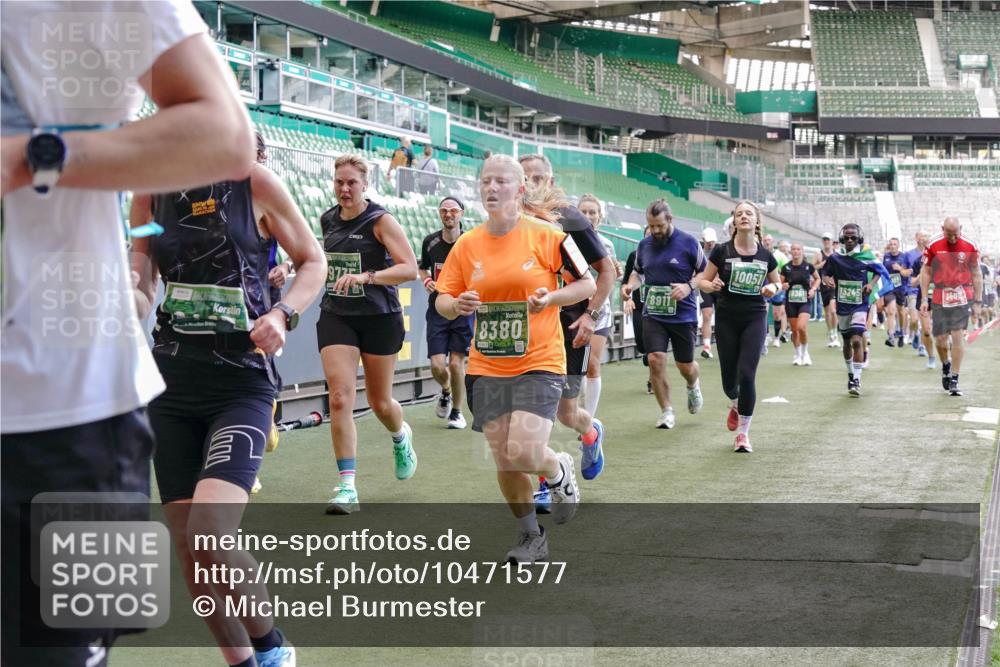 13.09.2026 - 21. swb-Marathon Bremen Michael Burmester http://msf.ph/oto/10471577 13.09.2026 13:14:47 Laufen im Stadion 263, 266, 270, 300, 414, 460, 600, 631, 768, 956, 1008, 1047, 1392, 1408, 1426, 1573, 1596, 1818, 1819, 2024, 2035, 2079, 2233, 2235, 2314, 2359, 2385, 2386, 2387, 2412, 2457, 2466, 2484, 2494, 2521, 2540, 2564, 2667, 2690, 2691, 2693, 2737, 2760, 2783, 2829, 2838, 2859, 2861, 2865, 2874, 2887, 2958, 2972, 2978, 3111, 3157, 3185, 3209, 3277, 3304, 3355, 3378, 3405, 3428, 3653, 3661, 3670, 3680, 3829, 4034, 4080, 4306, 703 meine-sportfotos.de