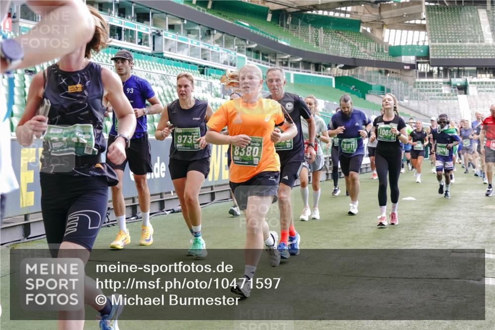 13.09.2026 - 21. swb-Marathon Bremen Michael Burmester http://msf.ph/oto/10471597 13.09.2026 13:14:47 Laufen im Stadion 263, 266, 270, 300, 414, 460, 600, 631, 768, 956, 1008, 1047, 1392, 1408, 1426, 1573, 1596, 1818, 1819, 2024, 2035, 2079, 2233, 2235, 2314, 2359, 2385, 2386, 2387, 2412, 2457, 2466, 2484, 2494, 2521, 2540, 2564, 2667, 2690, 2691, 2693, 2737, 2760, 2783, 2829, 2838, 2859, 2861, 2865, 2874, 2887, 2958, 2972, 2978, 3111, 3157, 3185, 3209, 3277, 3304, 3355, 3378, 3405, 3428, 3653, 3661, 3670, 3680, 3829, 4034, 4080, 4306, 703 meine-sportfotos.de