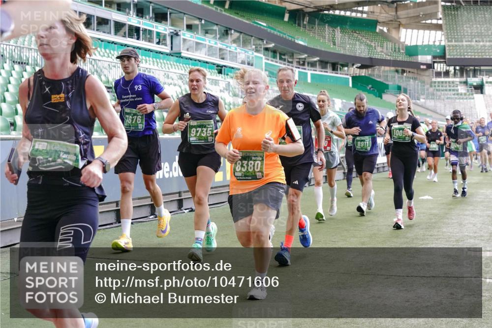 13.09.2026 - 21. swb-Marathon Bremen Michael Burmester http://msf.ph/oto/10471606 13.09.2026 13:14:47 Laufen im Stadion 263, 266, 270, 300, 414, 460, 600, 631, 768, 956, 1008, 1047, 1392, 1408, 1426, 1573, 1596, 1818, 1819, 2024, 2035, 2079, 2233, 2235, 2314, 2359, 2385, 2386, 2387, 2412, 2457, 2466, 2484, 2494, 2521, 2540, 2564, 2667, 2690, 2691, 2693, 2737, 2760, 2783, 2829, 2838, 2859, 2861, 2865, 2874, 2887, 2958, 2972, 2978, 3111, 3157, 3185, 3209, 3277, 3304, 3355, 3378, 3405, 3428, 3653, 3661, 3670, 3680, 3829, 4034, 4080, 4306, 703 meine-sportfotos.de