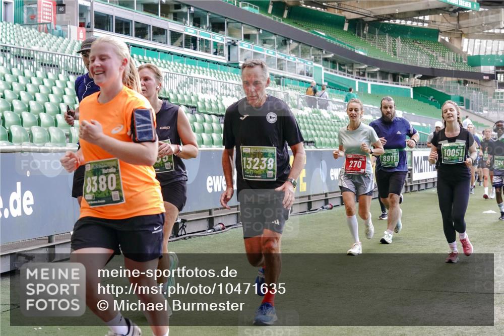 13.09.2026 - 21. swb-Marathon Bremen Michael Burmester http://msf.ph/oto/10471635 13.09.2026 13:14:48 Laufen im Stadion 263, 266, 270, 300, 414, 460, 600, 631, 768, 956, 1008, 1047, 1392, 1408, 1426, 1573, 1596, 1818, 1819, 2024, 2035, 2079, 2233, 2235, 2314, 2359, 2385, 2386, 2387, 2412, 2457, 2466, 2484, 2494, 2521, 2540, 2564, 2667, 2690, 2691, 2693, 2737, 2760, 2783, 2829, 2838, 2859, 2861, 2865, 2874, 2887, 2958, 2972, 2978, 3111, 3157, 3185, 3209, 3277, 3304, 3355, 3378, 3405, 3428, 3653, 3661, 3670, 3680, 3829, 4034, 4080, 4306, 703 meine-sportfotos.de