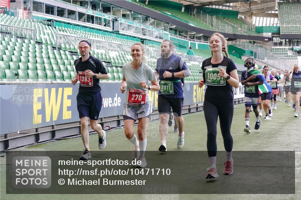 13.09.2026 - 21. swb-Marathon Bremen Michael Burmester http://msf.ph/oto/10471710 13.09.2026 13:14:49 Laufen im Stadion 263, 266, 270, 300, 414, 460, 600, 631, 768, 956, 1008, 1047, 1392, 1408, 1426, 1573, 1596, 1818, 1819, 2024, 2035, 2079, 2233, 2235, 2314, 2359, 2385, 2386, 2387, 2412, 2457, 2466, 2484, 2494, 2521, 2540, 2564, 2667, 2690, 2691, 2693, 2737, 2760, 2783, 2829, 2838, 2859, 2861, 2865, 2874, 2887, 2958, 2972, 2978, 3111, 3157, 3185, 3209, 3265, 3277, 3304, 3355, 3378, 3405, 3428, 3653, 3661, 3670, 3680, 3829, 4034, 4080, 4306, 703 meine-sportfotos.de