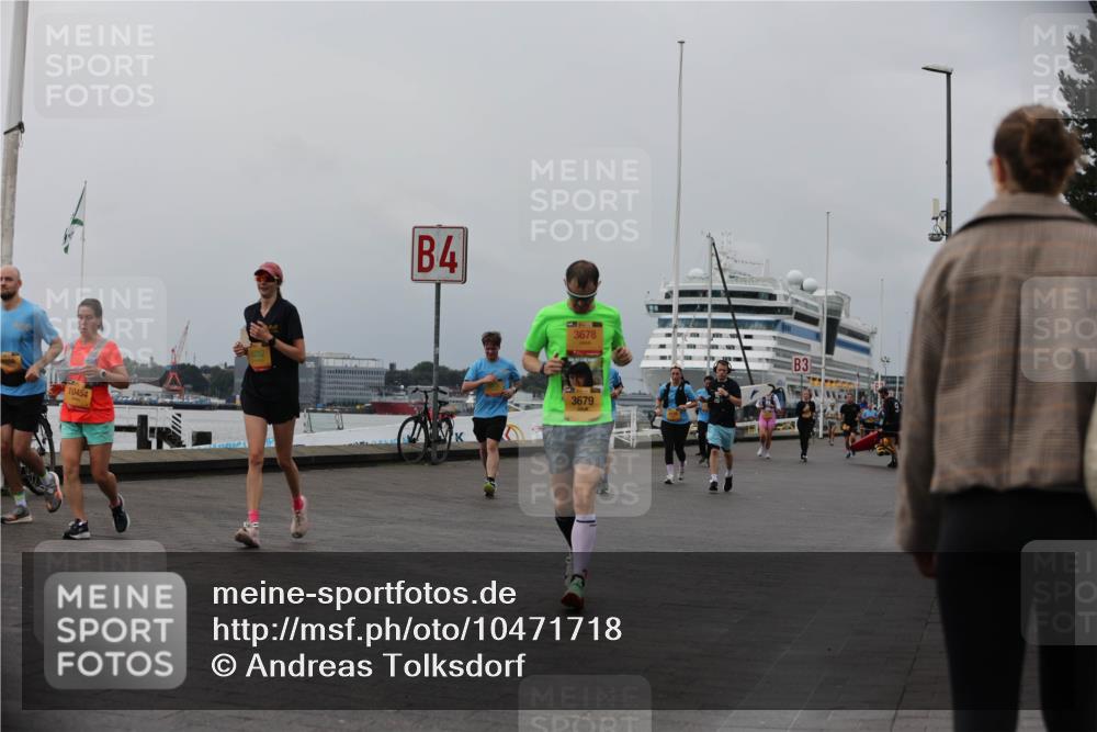 13.09.2026 - Kiel Lauf Andreas Tolksdorf http://msf.ph/oto/10471718 13.09.2026 12:19:22 Kiellinie 10454, 4, 3678, 3, 3679 meine-sportfotos.de