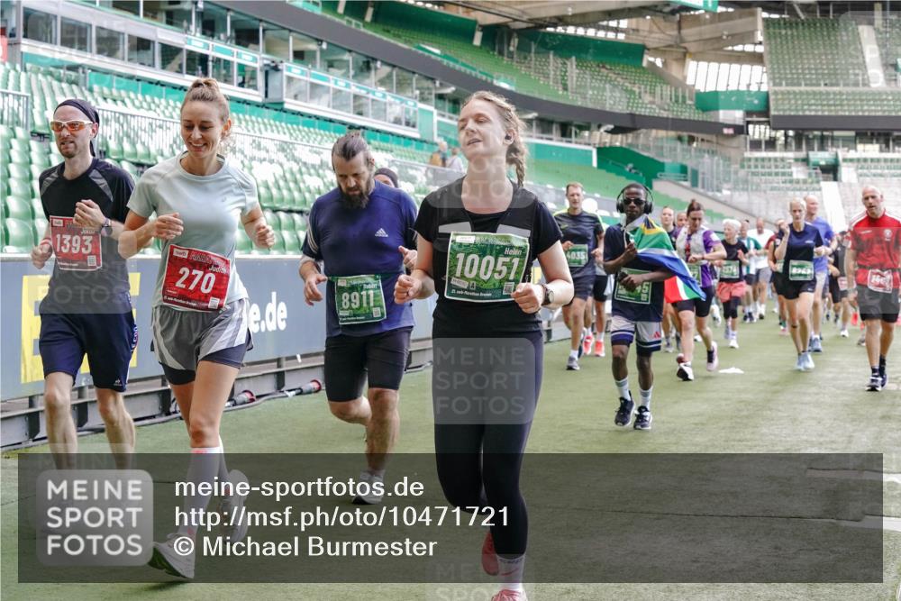 13.09.2026 - 21. swb-Marathon Bremen Michael Burmester http://msf.ph/oto/10471721 13.09.2026 13:14:50 Laufen im Stadion 263, 266, 270, 300, 414, 460, 600, 631, 768, 956, 1008, 1047, 1392, 1408, 1426, 1573, 1596, 1818, 1819, 2024, 2035, 2079, 2233, 2235, 2314, 2359, 2385, 2386, 2387, 2412, 2457, 2466, 2484, 2494, 2521, 2540, 2564, 2667, 2690, 2691, 2693, 2737, 2760, 2783, 2829, 2838, 2859, 2861, 2865, 2874, 2887, 2958, 2972, 2978, 3075, 3111, 3157, 3185, 3209, 3265, 3277, 3304, 3355, 3378, 3405, 3428, 3653, 3661, 3670, 3680, 3829, 4034, 4080, 4306, 703 meine-sportfotos.de