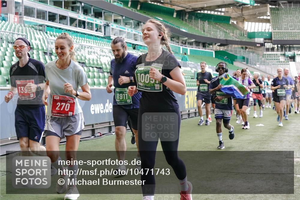 13.09.2026 - 21. swb-Marathon Bremen Michael Burmester http://msf.ph/oto/10471743 13.09.2026 13:14:50 Laufen im Stadion 263, 266, 270, 300, 414, 460, 600, 631, 768, 956, 1008, 1047, 1392, 1408, 1426, 1573, 1596, 1818, 1819, 2024, 2035, 2079, 2233, 2235, 2314, 2359, 2385, 2386, 2387, 2412, 2457, 2466, 2484, 2494, 2521, 2540, 2564, 2667, 2690, 2691, 2693, 2737, 2760, 2783, 2829, 2838, 2859, 2861, 2865, 2874, 2887, 2958, 2972, 2978, 3075, 3111, 3157, 3185, 3209, 3265, 3277, 3304, 3355, 3378, 3405, 3428, 3653, 3661, 3670, 3680, 3829, 4034, 4080, 4306, 703 meine-sportfotos.de
