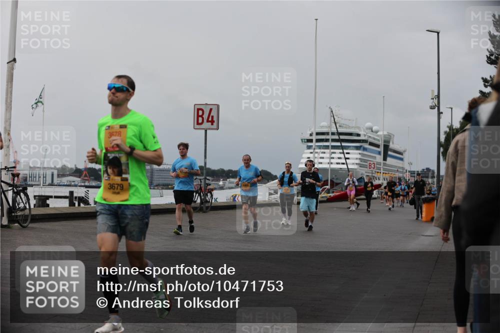 13.09.2026 - Kiel Lauf Andreas Tolksdorf http://msf.ph/oto/10471753 13.09.2026 12:19:24 Kiellinie 3678, 4, 3679, 4469, 3 meine-sportfotos.de