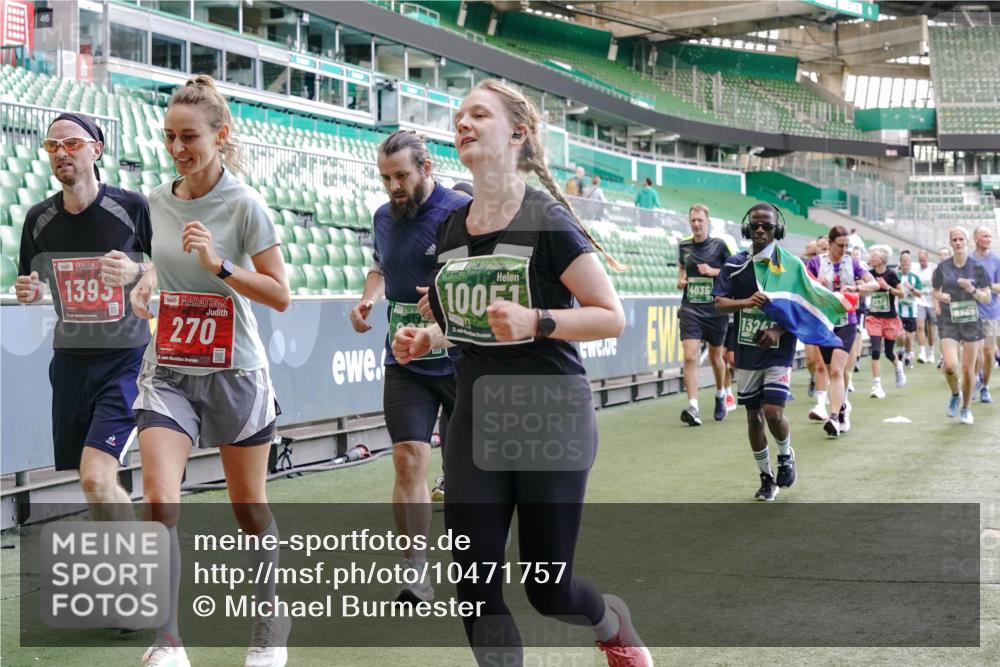 13.09.2026 - 21. swb-Marathon Bremen Michael Burmester http://msf.ph/oto/10471757 13.09.2026 13:14:50 Laufen im Stadion 263, 266, 270, 300, 414, 460, 600, 631, 768, 956, 1008, 1047, 1392, 1408, 1426, 1573, 1596, 1818, 1819, 2024, 2035, 2079, 2233, 2235, 2314, 2359, 2385, 2386, 2387, 2412, 2457, 2466, 2484, 2494, 2521, 2540, 2564, 2667, 2690, 2691, 2693, 2737, 2760, 2783, 2829, 2838, 2859, 2861, 2865, 2874, 2887, 2958, 2972, 2978, 3075, 3111, 3157, 3185, 3209, 3265, 3277, 3304, 3355, 3378, 3405, 3428, 3653, 3661, 3670, 3680, 3829, 4034, 4080, 4306, 703 meine-sportfotos.de