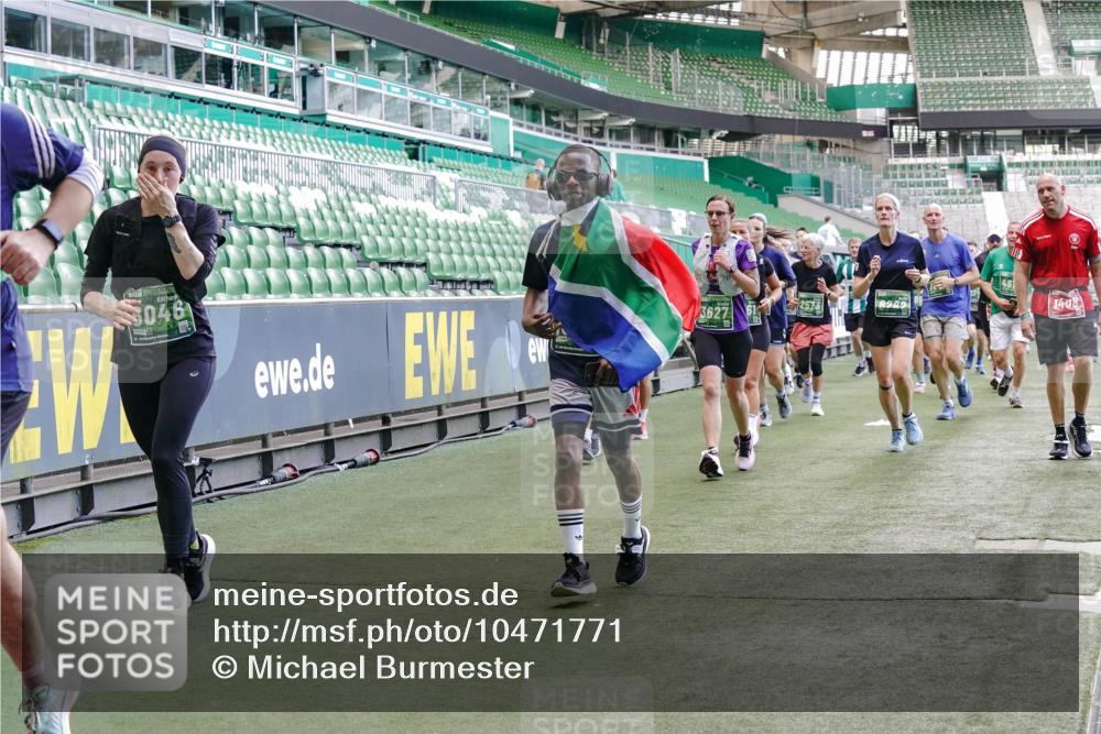 13.09.2026 - 21. swb-Marathon Bremen Michael Burmester http://msf.ph/oto/10471771 13.09.2026 13:14:51 Laufen im Stadion 263, 266, 300, 414, 460, 600, 631, 768, 956, 1008, 1047, 1392, 1408, 1426, 1573, 1596, 1818, 1819, 2024, 2035, 2079, 2233, 2235, 2314, 2359, 2385, 2386, 2387, 2412, 2457, 2466, 2484, 2494, 2521, 2540, 2564, 2667, 2690, 2691, 2693, 2737, 2760, 2783, 2829, 2838, 2859, 2861, 2865, 2874, 2887, 2958, 2972, 2978, 3075, 3111, 3157, 3165, 3185, 3209, 3265, 3277, 3304, 3355, 3378, 3405, 3428, 3653, 3661, 3670, 3680, 3829, 4034, 4080, 4306, 703 meine-sportfotos.de
