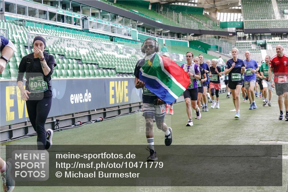 13.09.2026 - 21. swb-Marathon Bremen Michael Burmester http://msf.ph/oto/10471779 13.09.2026 13:14:51 Laufen im Stadion 263, 266, 300, 414, 460, 600, 631, 768, 956, 1008, 1047, 1392, 1408, 1426, 1573, 1596, 1818, 1819, 2024, 2035, 2079, 2233, 2235, 2314, 2359, 2385, 2386, 2387, 2412, 2457, 2466, 2484, 2494, 2521, 2540, 2564, 2667, 2690, 2691, 2693, 2737, 2760, 2783, 2829, 2838, 2859, 2861, 2865, 2874, 2887, 2958, 2972, 2978, 3075, 3111, 3157, 3165, 3185, 3209, 3265, 3277, 3304, 3355, 3378, 3405, 3428, 3653, 3661, 3670, 3680, 3829, 4034, 4080, 4306, 703 meine-sportfotos.de