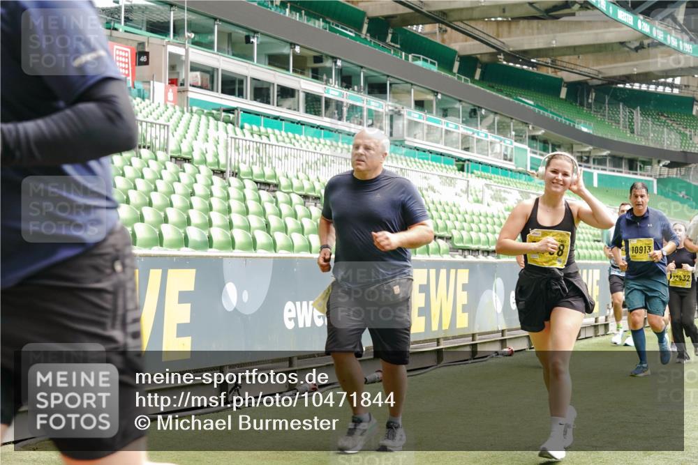 13.09.2026 - 21. swb-Marathon Bremen Michael Burmester http://msf.ph/oto/10471844 13.09.2026 10:37:08 Laufen im Stadion 10090, 10091, 10092, 10150, 10152, 10153, 10154, 10160, 10186, 10187, 10195, 10198, 10237, 10251, 10257, 10263, 10272, 10273, 10274, 10275, 10278, 10283, 10291, 10296, 10306, 10315, 10323, 10327, 10331, 10332, 10338, 10357, 10375, 10376, 10382, 10390, 10403, 10409, 10411, 10420, 10429, 10439, 10444, 10473, 10477, 10481, 10488, 10497, 10500, 10516, 10531, 10560, 10569, 10598, 10607, 10613, 10633, 10647, 10648, 10659, 10663, 10671, 10672, 10674 meine-sportfotos.de
