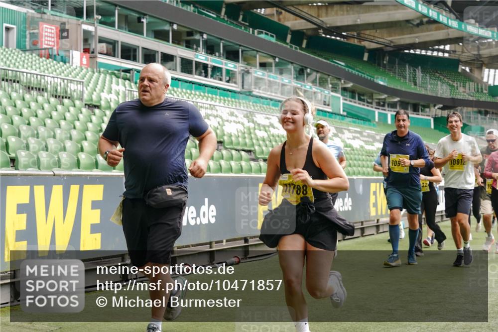 13.09.2026 - 21. swb-Marathon Bremen Michael Burmester http://msf.ph/oto/10471857 13.09.2026 10:37:09 Laufen im Stadion 10090, 10091, 10092, 10150, 10152, 10153, 10154, 10160, 10186, 10187, 10195, 10198, 10237, 10251, 10257, 10263, 10272, 10273, 10274, 10275, 10278, 10283, 10291, 10296, 10306, 10315, 10323, 10327, 10331, 10332, 10338, 10357, 10375, 10376, 10382, 10390, 10403, 10409, 10411, 10420, 10429, 10432, 10439, 10444, 10473, 10481, 10488, 10497, 10500, 10516, 10531, 10560, 10569, 10598, 10607, 10613, 10633, 10647, 10648, 10654, 10659, 10663, 10671, 10672, 10674 meine-sportfotos.de