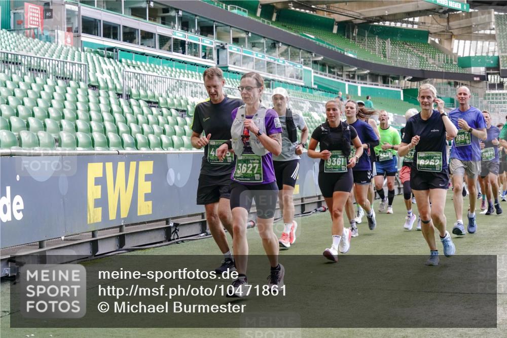 13.09.2026 - 21. swb-Marathon Bremen Michael Burmester http://msf.ph/oto/10471861 13.09.2026 13:14:53 Laufen im Stadion 263, 266, 300, 414, 460, 600, 631, 768, 956, 1008, 1047, 1392, 1408, 1573, 1596, 1818, 1819, 2024, 2035, 2079, 2233, 2235, 2314, 2359, 2385, 2386, 2387, 2412, 2457, 2466, 2484, 2494, 2521, 2540, 2564, 2667, 2690, 2691, 2693, 2737, 2760, 2783, 2829, 2838, 2859, 2861, 2865, 2874, 2887, 2958, 2972, 2978, 3075, 3111, 3157, 3165, 3185, 3209, 3265, 3304, 3355, 3378, 3405, 3428, 3653, 3661, 3670, 3680, 3829, 4034, 4080, 4306, 703 meine-sportfotos.de