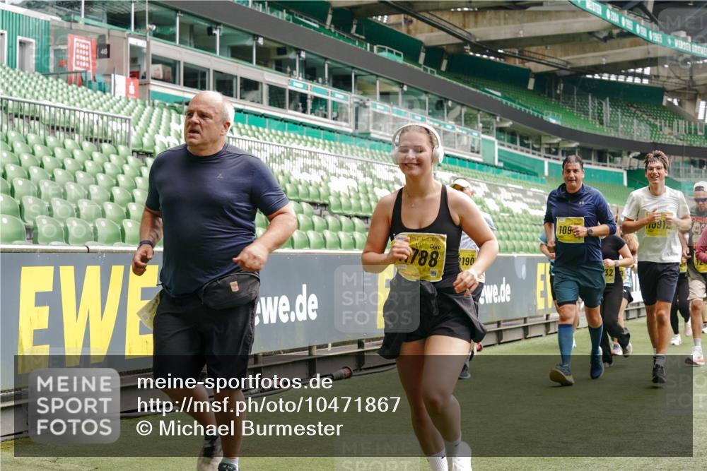 13.09.2026 - 21. swb-Marathon Bremen Michael Burmester http://msf.ph/oto/10471867 13.09.2026 10:37:09 Laufen im Stadion 10090, 10091, 10092, 10150, 10152, 10153, 10154, 10160, 10186, 10187, 10195, 10198, 10237, 10251, 10257, 10263, 10272, 10273, 10274, 10275, 10278, 10283, 10291, 10296, 10306, 10315, 10323, 10327, 10331, 10332, 10338, 10357, 10375, 10376, 10382, 10390, 10403, 10409, 10411, 10420, 10429, 10432, 10439, 10444, 10473, 10481, 10488, 10497, 10500, 10516, 10531, 10560, 10569, 10598, 10607, 10613, 10633, 10647, 10648, 10654, 10659, 10663, 10671, 10672, 10674 meine-sportfotos.de