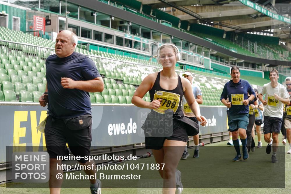 13.09.2026 - 21. swb-Marathon Bremen Michael Burmester http://msf.ph/oto/10471887 13.09.2026 10:37:09 Laufen im Stadion 10090, 10091, 10092, 10150, 10152, 10153, 10154, 10160, 10186, 10187, 10195, 10198, 10237, 10251, 10257, 10263, 10272, 10273, 10274, 10275, 10278, 10283, 10291, 10296, 10306, 10315, 10323, 10327, 10331, 10332, 10338, 10357, 10375, 10376, 10382, 10390, 10403, 10409, 10411, 10420, 10429, 10432, 10439, 10444, 10473, 10481, 10488, 10497, 10500, 10516, 10531, 10560, 10569, 10598, 10607, 10613, 10633, 10647, 10648, 10654, 10659, 10663, 10671, 10672, 10674 meine-sportfotos.de