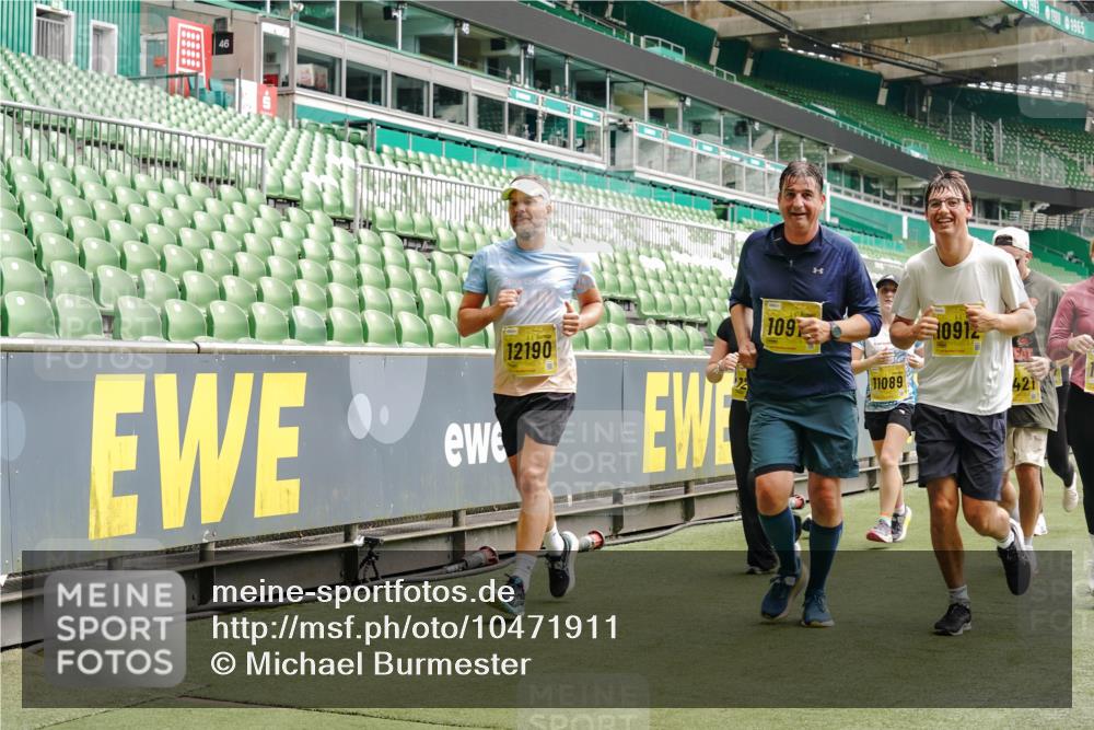 13.09.2026 - 21. swb-Marathon Bremen Michael Burmester http://msf.ph/oto/10471911 13.09.2026 10:37:10 Laufen im Stadion 10090, 10091, 10092, 10150, 10152, 10153, 10154, 10160, 10186, 10187, 10198, 10237, 10251, 10257, 10263, 10272, 10273, 10274, 10275, 10278, 10283, 10291, 10296, 10306, 10315, 10323, 10327, 10331, 10332, 10338, 10357, 10375, 10376, 10382, 10390, 10403, 10409, 10411, 10420, 10429, 10432, 10439, 10444, 10473, 10481, 10488, 10497, 10500, 10516, 10531, 10560, 10569, 10598, 10607, 10613, 10633, 10647, 10648, 10654, 10659, 10663, 10671, 10672, 10674 meine-sportfotos.de