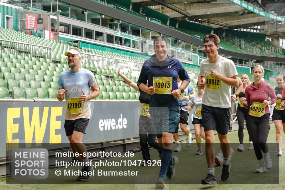 13.09.2026 - 21. swb-Marathon Bremen Michael Burmester http://msf.ph/oto/10471926 13.09.2026 10:37:11 Laufen im Stadion 10090, 10091, 10092, 10150, 10152, 10153, 10154, 10160, 10186, 10187, 10198, 10237, 10251, 10257, 10263, 10272, 10273, 10274, 10275, 10278, 10283, 10291, 10296, 10306, 10315, 10323, 10327, 10331, 10332, 10338, 10357, 10370, 10375, 10376, 10382, 10390, 10403, 10411, 10420, 10429, 10432, 10439, 10444, 10473, 10481, 10488, 10497, 10500, 10516, 10531, 10560, 10569, 10598, 10607, 10613, 10633, 10647, 10648, 10654, 10659, 10663, 10671, 10672, 10674 meine-sportfotos.de