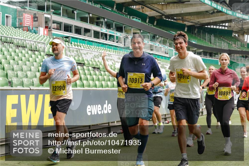 13.09.2026 - 21. swb-Marathon Bremen Michael Burmester http://msf.ph/oto/10471935 13.09.2026 10:37:11 Laufen im Stadion 10090, 10091, 10092, 10150, 10152, 10153, 10154, 10160, 10186, 10187, 10198, 10237, 10251, 10257, 10263, 10272, 10273, 10274, 10275, 10278, 10283, 10291, 10296, 10306, 10315, 10323, 10327, 10331, 10332, 10338, 10357, 10370, 10375, 10376, 10382, 10390, 10403, 10411, 10420, 10429, 10432, 10439, 10444, 10473, 10481, 10488, 10497, 10500, 10516, 10531, 10560, 10569, 10598, 10607, 10613, 10633, 10647, 10648, 10654, 10659, 10663, 10671, 10672, 10674 meine-sportfotos.de