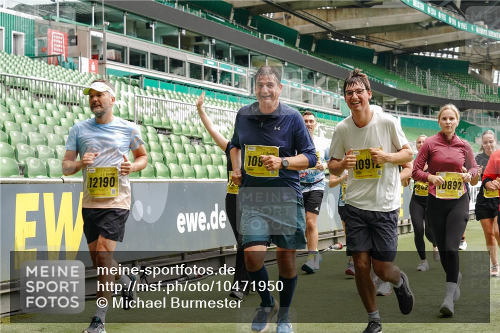 13.09.2026 - 21. swb-Marathon Bremen Michael Burmester http://msf.ph/oto/10471950 13.09.2026 10:37:11 Laufen im Stadion 10090, 10091, 10092, 10150, 10152, 10153, 10154, 10160, 10186, 10187, 10198, 10237, 10251, 10257, 10263, 10272, 10273, 10274, 10275, 10278, 10283, 10291, 10296, 10306, 10315, 10323, 10327, 10331, 10332, 10338, 10357, 10370, 10375, 10376, 10382, 10390, 10403, 10411, 10420, 10429, 10432, 10439, 10444, 10473, 10481, 10488, 10497, 10500, 10516, 10531, 10560, 10569, 10598, 10607, 10613, 10633, 10647, 10648, 10654, 10659, 10663, 10671, 10672, 10674 meine-sportfotos.de