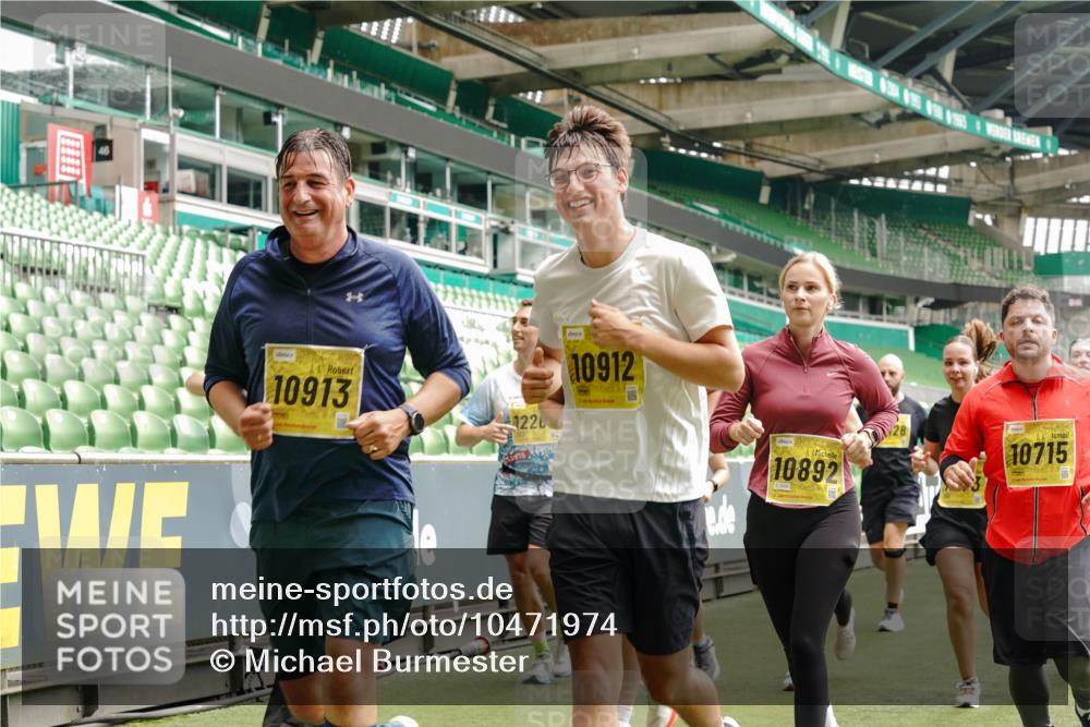 13.09.2026 - 21. swb-Marathon Bremen Michael Burmester http://msf.ph/oto/10471974 13.09.2026 10:37:12 Laufen im Stadion 10090, 10091, 10092, 10150, 10152, 10153, 10154, 10160, 10186, 10187, 10198, 10237, 10251, 10257, 10263, 10272, 10273, 10274, 10275, 10278, 10283, 10291, 10296, 10306, 10315, 10323, 10327, 10331, 10332, 10338, 10357, 10370, 10375, 10376, 10382, 10390, 10403, 10411, 10420, 10429, 10432, 10439, 10444, 10473, 10481, 10488, 10497, 10500, 10516, 10531, 10560, 10569, 10598, 10607, 10613, 10633, 10647, 10648, 10654, 10659, 10663, 10671, 10672, 10674 meine-sportfotos.de