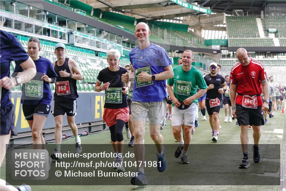 13.09.2026 - 21. swb-Marathon Bremen Michael Burmester http://msf.ph/oto/10471981 13.09.2026 13:14:56 Laufen im Stadion 263, 266, 300, 414, 460, 600, 631, 768, 956, 1008, 1047, 1392, 1408, 1573, 1596, 1818, 1819, 1874, 2024, 2035, 2079, 2233, 2235, 2314, 2359, 2385, 2386, 2387, 2412, 2457, 2466, 2484, 2494, 2521, 2540, 2564, 2667, 2690, 2691, 2693, 2737, 2760, 2783, 2829, 2838, 2859, 2861, 2865, 2874, 2887, 2958, 2972, 2978, 3075, 3111, 3157, 3165, 3185, 3209, 3265, 3304, 3355, 3378, 3382, 3405, 3428, 3653, 3661, 3670, 3680, 3829, 4034, 4080, 4306, 703 meine-sportfotos.de
