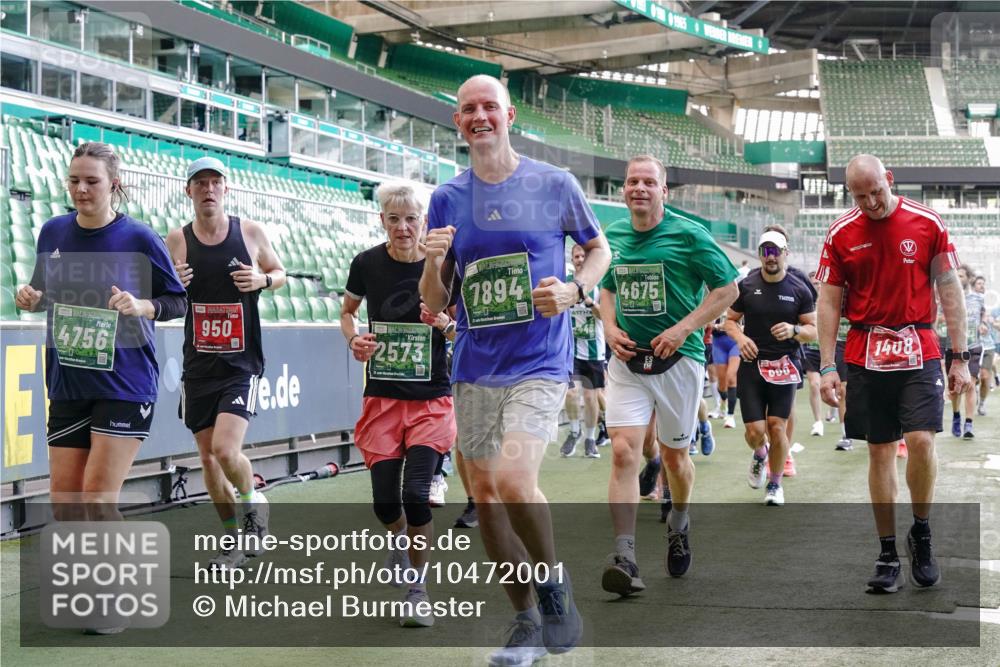 13.09.2026 - 21. swb-Marathon Bremen Michael Burmester http://msf.ph/oto/10472001 13.09.2026 13:14:56 Laufen im Stadion 263, 266, 300, 414, 460, 600, 631, 768, 956, 1008, 1047, 1392, 1408, 1573, 1596, 1818, 1819, 1874, 2024, 2035, 2079, 2233, 2235, 2314, 2359, 2385, 2386, 2387, 2412, 2457, 2466, 2484, 2494, 2521, 2540, 2564, 2667, 2690, 2691, 2693, 2737, 2760, 2783, 2829, 2838, 2859, 2861, 2865, 2874, 2887, 2958, 2972, 2978, 3075, 3111, 3157, 3165, 3185, 3209, 3265, 3304, 3355, 3378, 3382, 3405, 3428, 3653, 3661, 3670, 3680, 3829, 4034, 4080, 4306, 703 meine-sportfotos.de