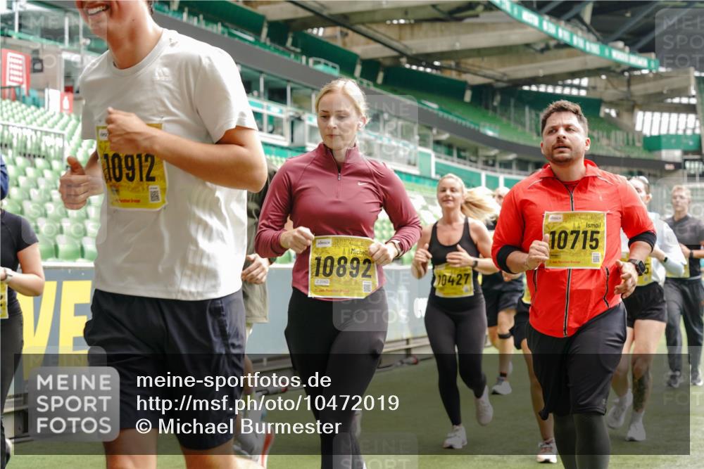 13.09.2026 - 21. swb-Marathon Bremen Michael Burmester http://msf.ph/oto/10472019 13.09.2026 10:37:13 Laufen im Stadion 10090, 10091, 10092, 10150, 10152, 10153, 10154, 10160, 10186, 10187, 10198, 10237, 10251, 10257, 10263, 10272, 10273, 10274, 10275, 10278, 10283, 10291, 10296, 10306, 10315, 10323, 10327, 10331, 10332, 10338, 10357, 10370, 10375, 10376, 10382, 10390, 10403, 10411, 10420, 10429, 10432, 10439, 10444, 10473, 10481, 10488, 10497, 10500, 10516, 10531, 10560, 10569, 10598, 10607, 10613, 10633, 10647, 10648, 10654, 10659, 10663, 10671, 10672, 10674 meine-sportfotos.de