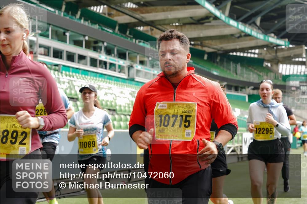 13.09.2026 - 21. swb-Marathon Bremen Michael Burmester http://msf.ph/oto/10472060 13.09.2026 10:37:13 Laufen im Stadion 10090, 10091, 10092, 10150, 10152, 10153, 10154, 10160, 10186, 10187, 10198, 10237, 10251, 10257, 10263, 10272, 10273, 10274, 10275, 10278, 10283, 10291, 10296, 10306, 10315, 10323, 10327, 10331, 10332, 10338, 10357, 10370, 10375, 10376, 10382, 10390, 10403, 10411, 10420, 10429, 10432, 10439, 10444, 10473, 10481, 10488, 10497, 10500, 10516, 10531, 10560, 10569, 10598, 10607, 10613, 10633, 10647, 10648, 10654, 10659, 10663, 10671, 10672, 10674 meine-sportfotos.de