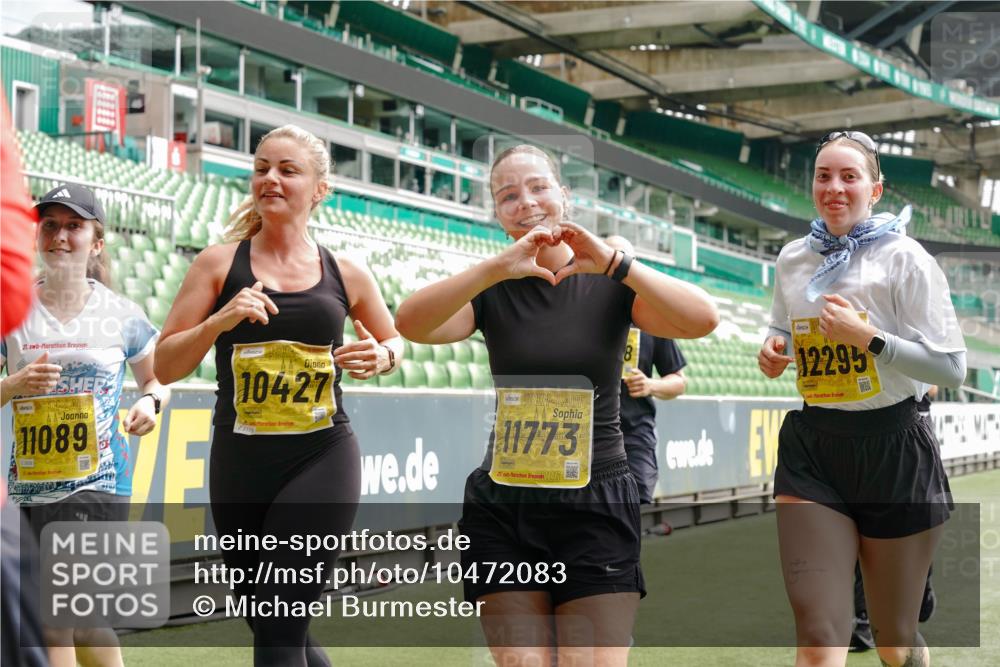 13.09.2026 - 21. swb-Marathon Bremen Michael Burmester http://msf.ph/oto/10472083 13.09.2026 10:37:14 Laufen im Stadion 10090, 10091, 10092, 10150, 10152, 10153, 10154, 10160, 10186, 10187, 10198, 10237, 10251, 10257, 10263, 10272, 10273, 10274, 10275, 10278, 10283, 10291, 10296, 10306, 10315, 10323, 10327, 10331, 10332, 10338, 10357, 10370, 10375, 10376, 10382, 10390, 10403, 10411, 10420, 10429, 10432, 10439, 10444, 10473, 10481, 10488, 10497, 10500, 10516, 10531, 10560, 10569, 10598, 10607, 10613, 10633, 10647, 10648, 10654, 10659, 10663, 10671, 10672, 10674 meine-sportfotos.de